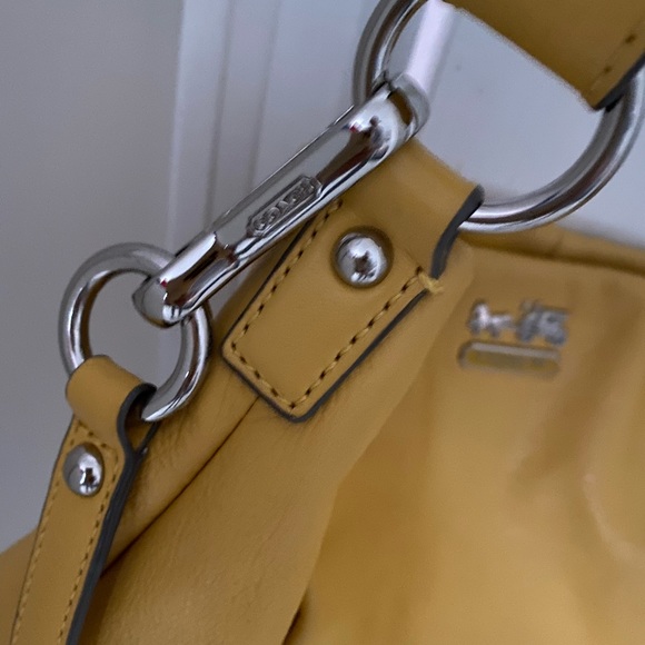 Authentic Coach leather handbag. Shoulder and crossbody strap. Incredibly soft. - Picture 7 of 8